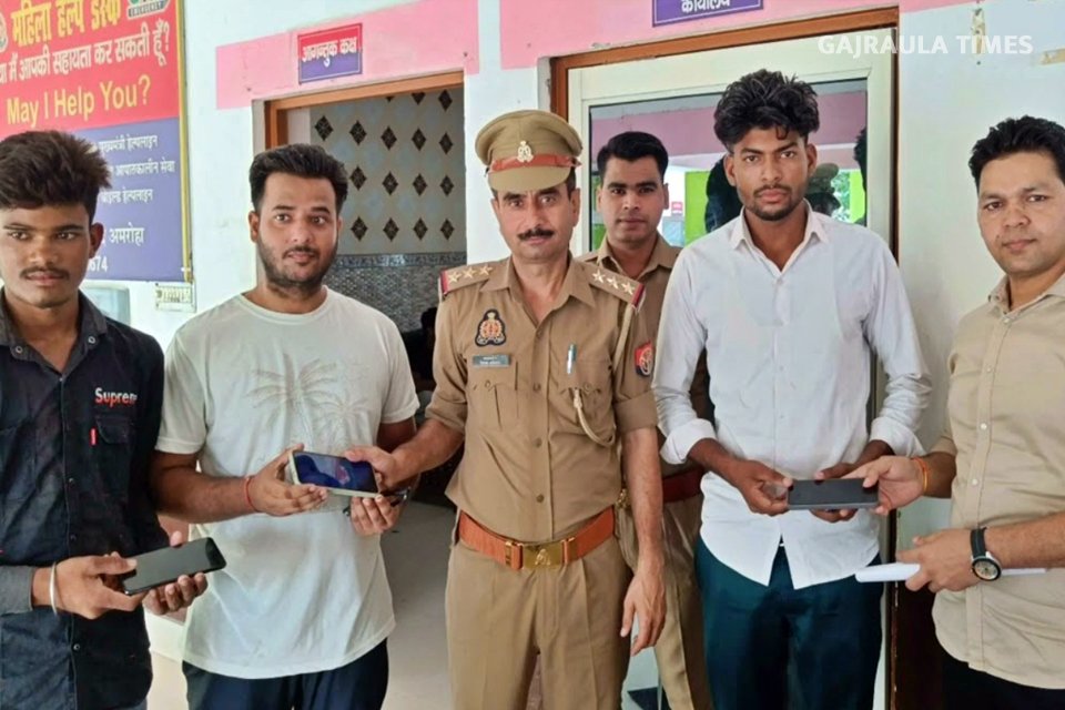 gajraula news mobile phone recovered 