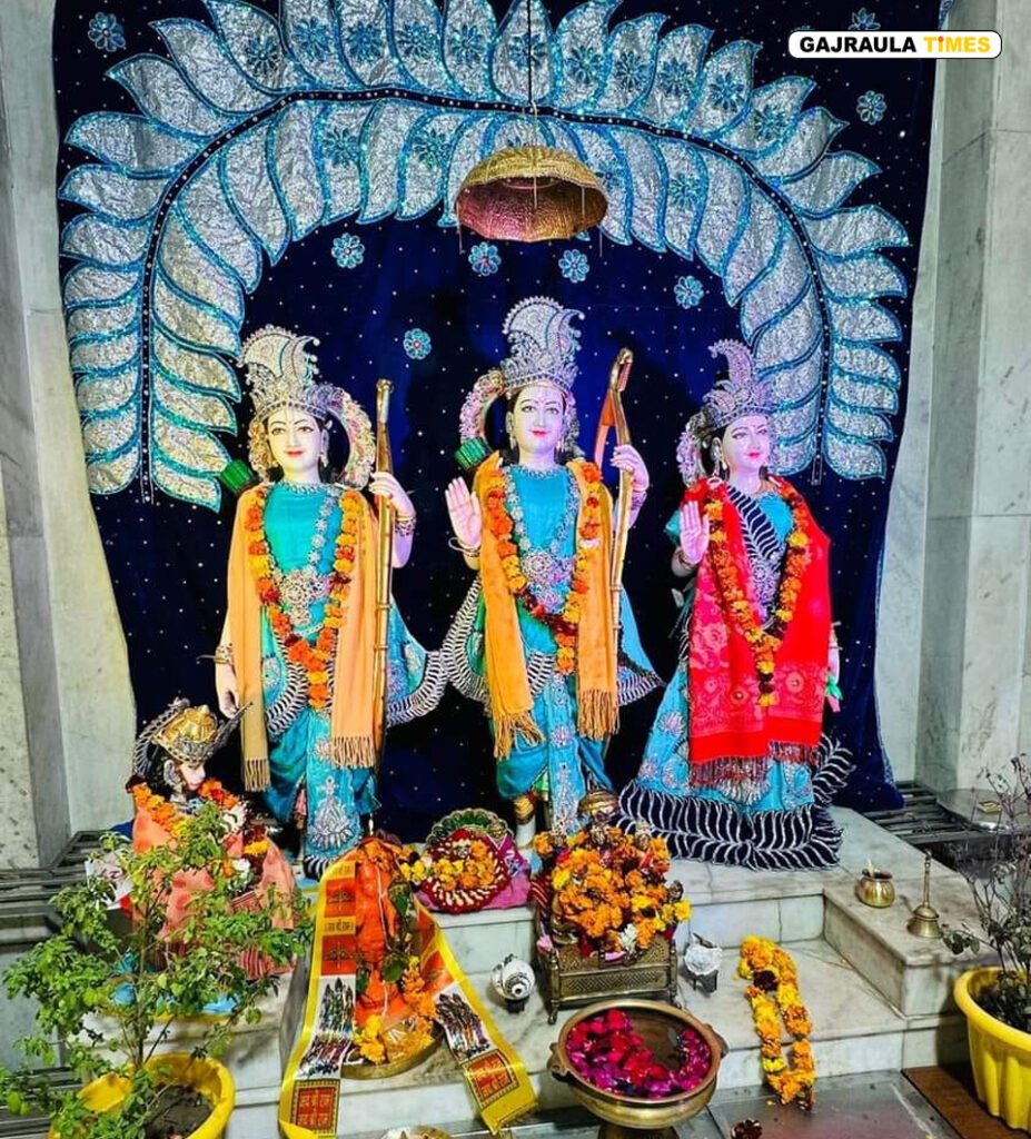 श्रीराम मंदिर में विराजमान मूर्तियाँ प्रमुख आकर्षण का केंद्र हैं.